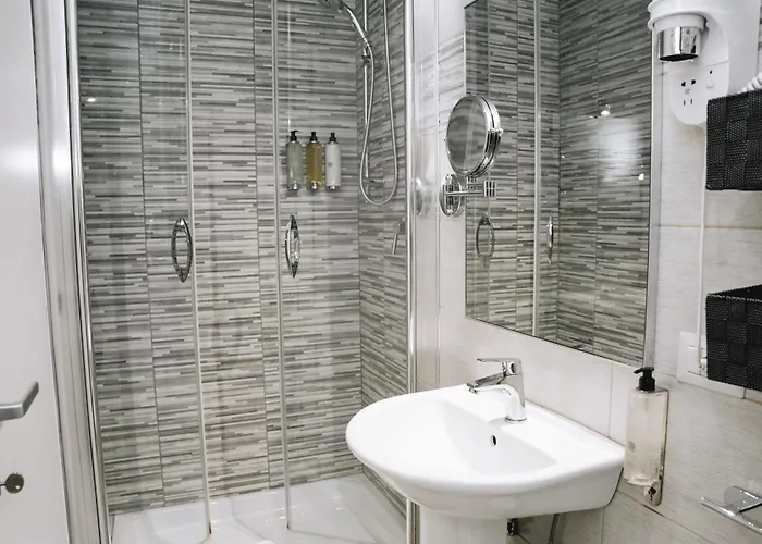 47 Steps 招待所 4*